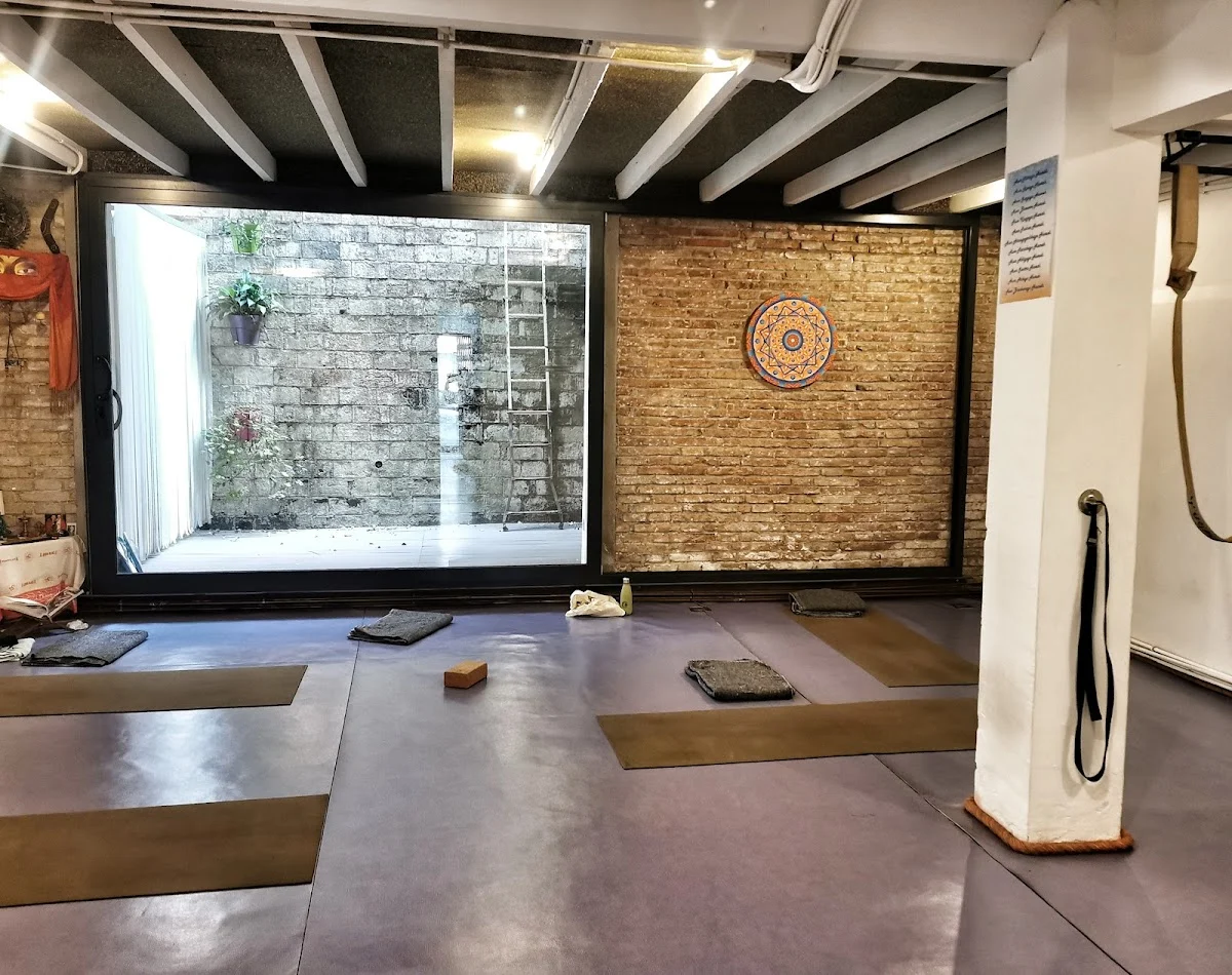 ACROYOGATHAI