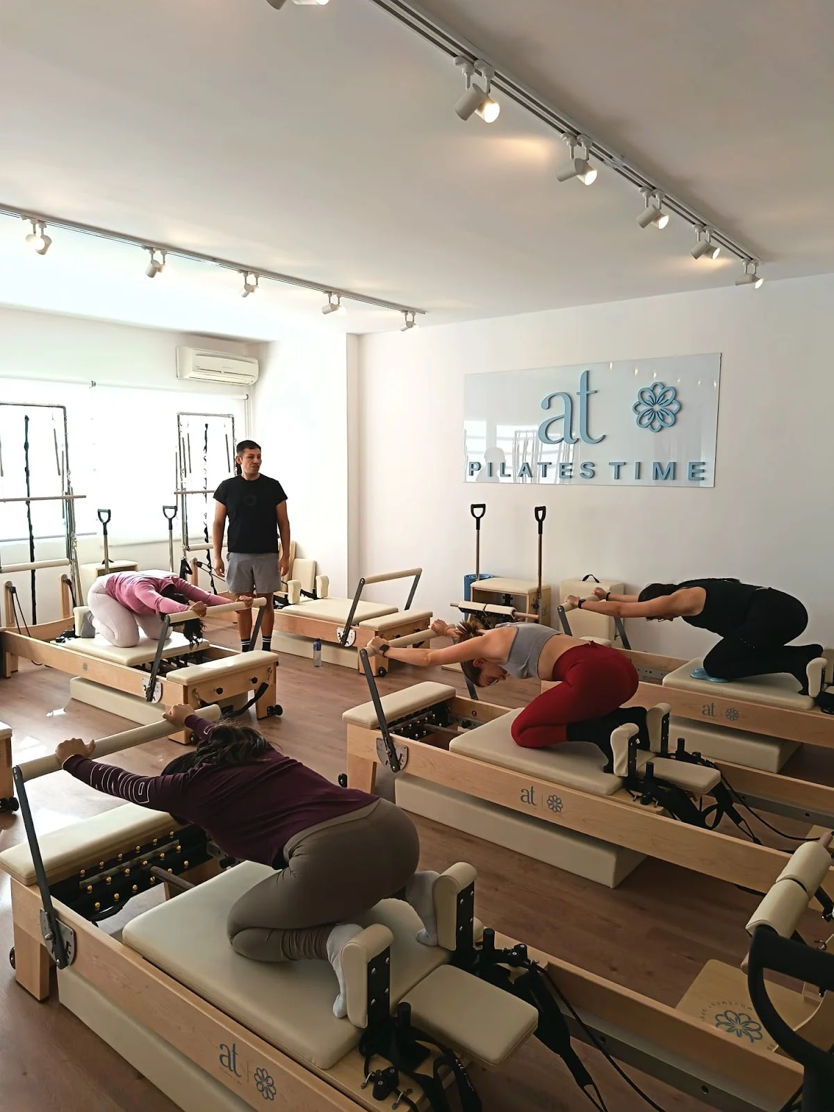 AT PILATES TIME CHAMBERÍ