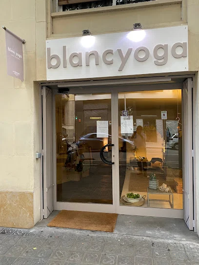 blanc yoga Eixample
