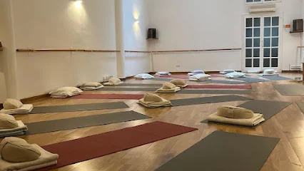 blanc yoga Sant Gervasi