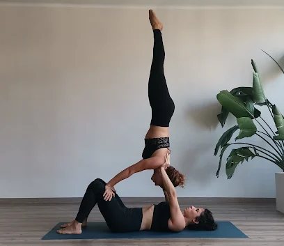 Clara Acroyoga Barcelona