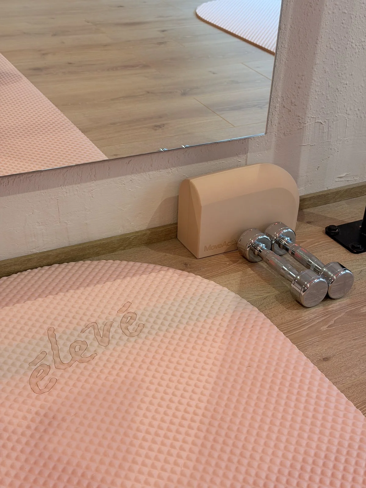 Élevé Barre Studio