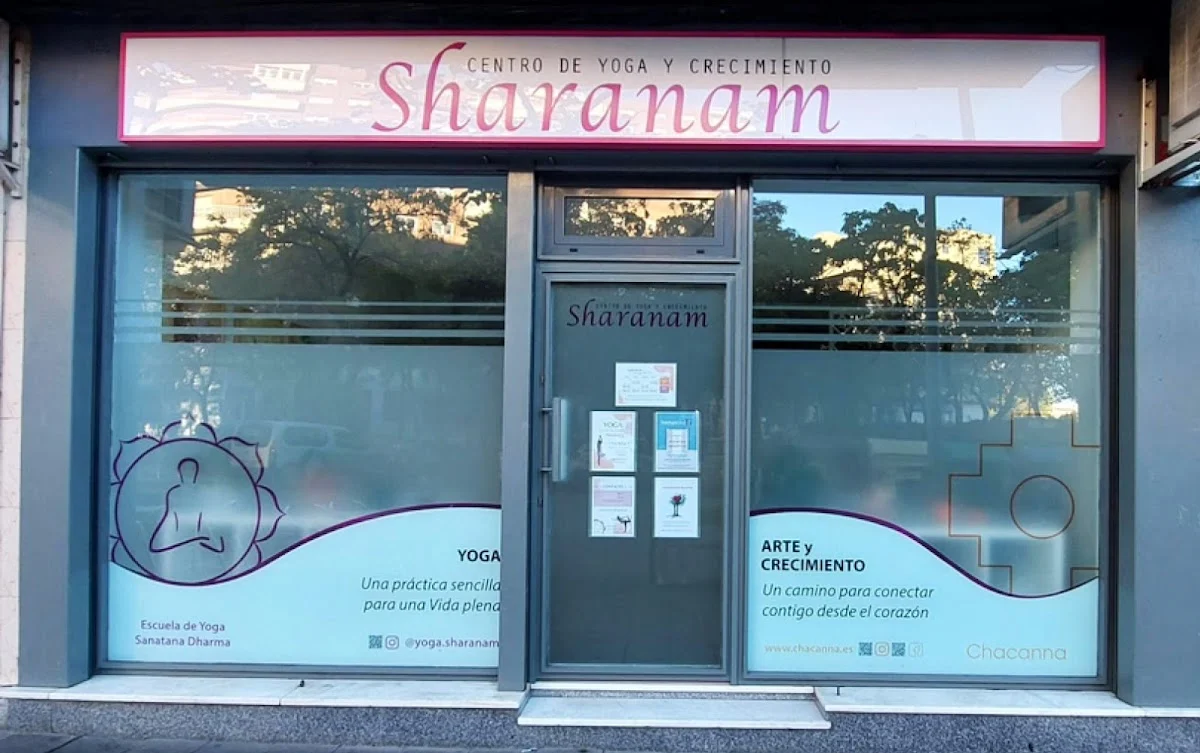 Escuela de Yoga Sharanam