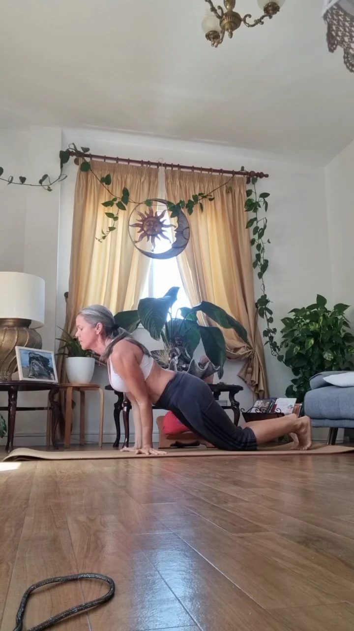 Escuela de Yoga y Pilates "Adi Charan Kaur" - 5