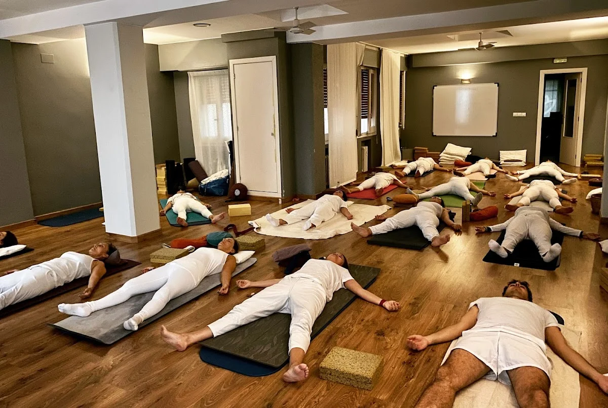 Escuela Yoga Zaragoza. Lydia Galdamez - 3