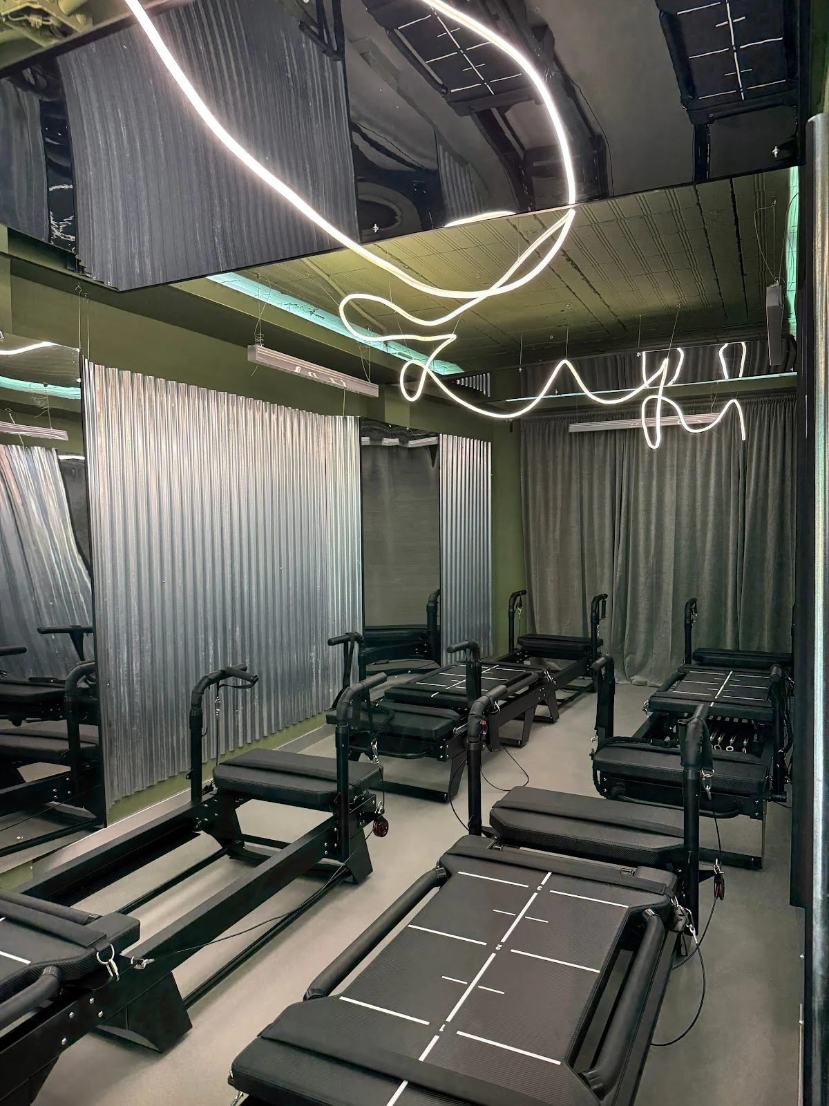 Floor Studio | Pilates Refomer en máquina | Barre