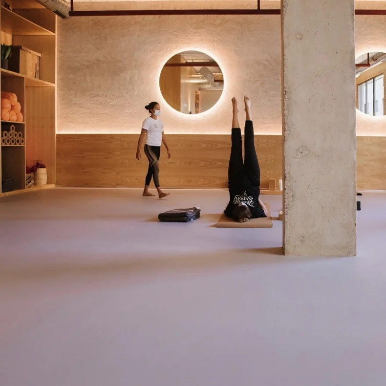 Flow estudio de yoga y movimiento