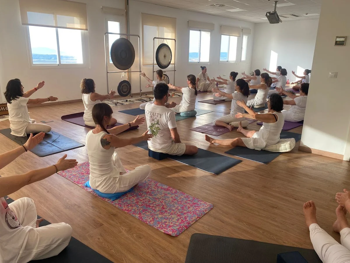Hacia tu paz interior: Yoga - Sonidos - Retiros