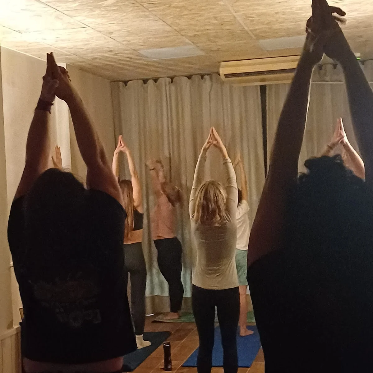 Intuyo estudio de Yoga y Arte - 2