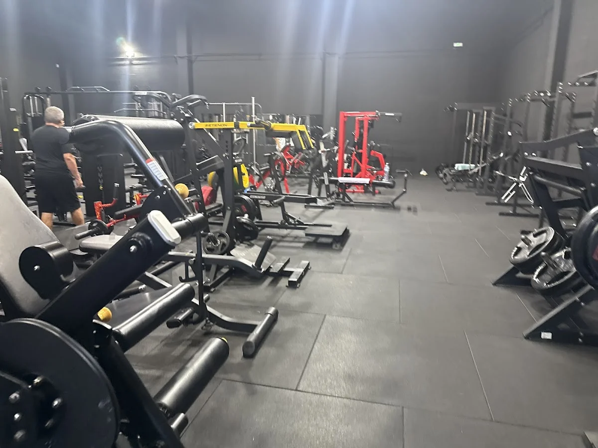 J&C Fitness Factory Gym - 4