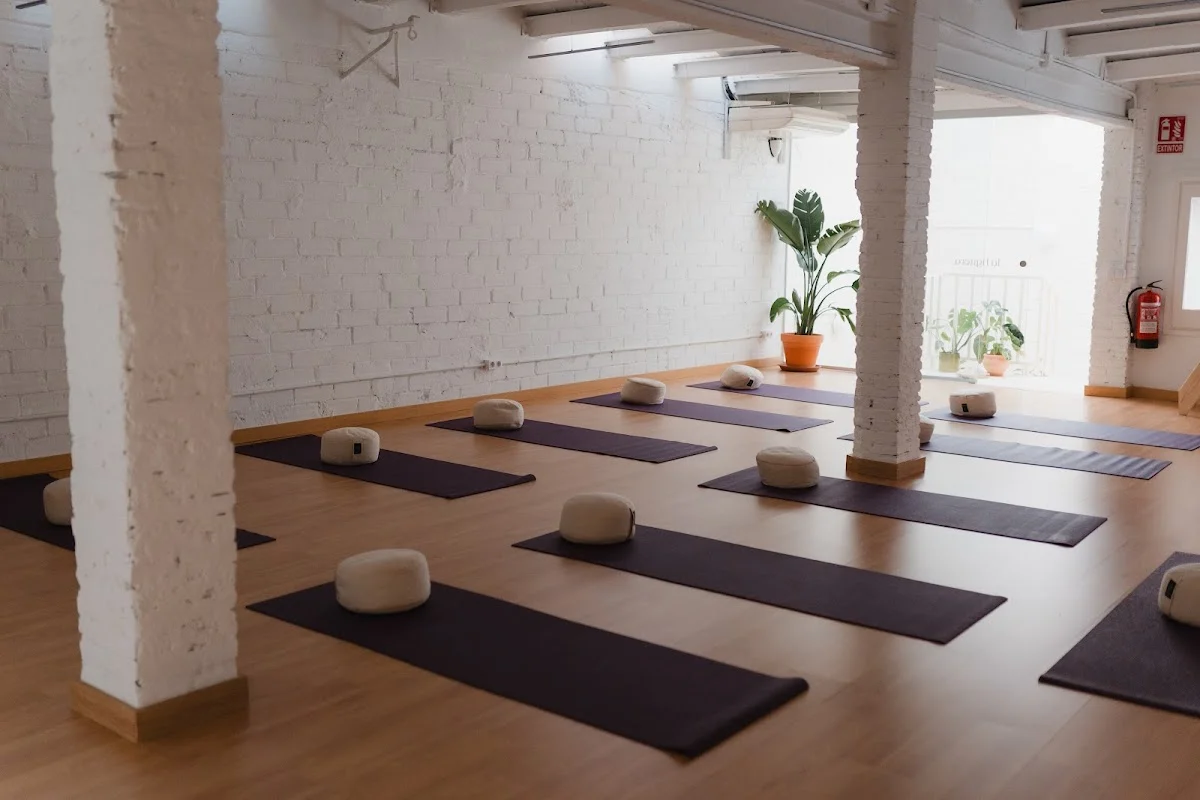 La Figuera - Espai Conscicent / Comunitat de professionals / Yoga - Meditación - Terapias - 3