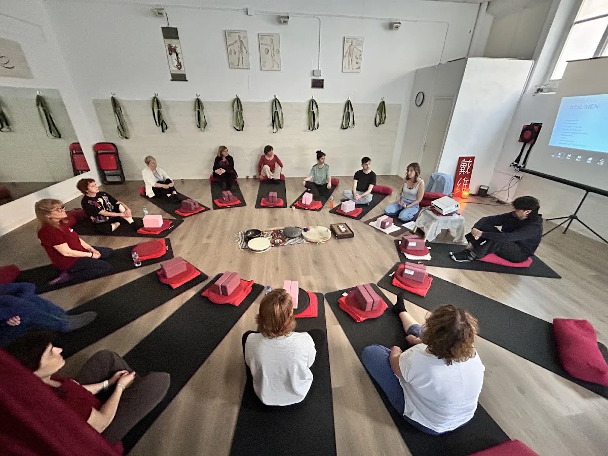 L'EscolaVilafranca-Yoga-Tai Chi- Arquitectura corporal y emocional