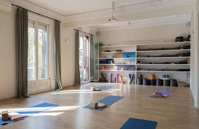 Mandiram Escuela de Yoga Eixample