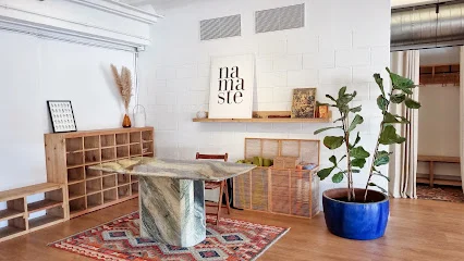 Mandiram Escuela de Yoga Poblenou