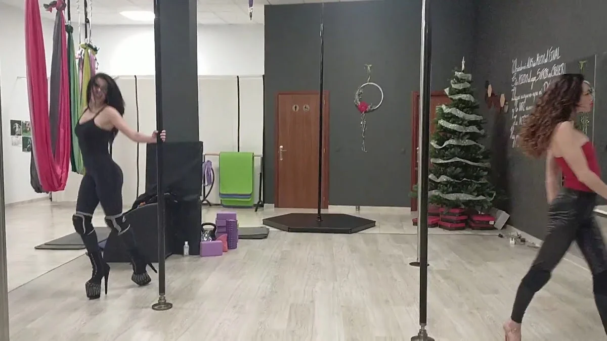 POLE DANCE BADAJOZ AWAKEN STUDIO - 3