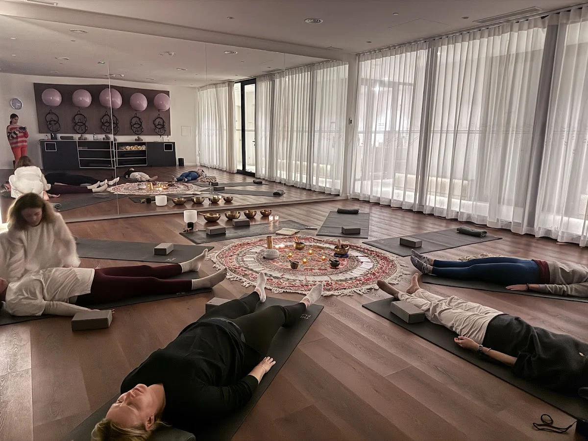 SERVICIOS DE BIENESTAR| UNALOME WELLBEING MARBELLA| YOGA| PILATES| MASAJES