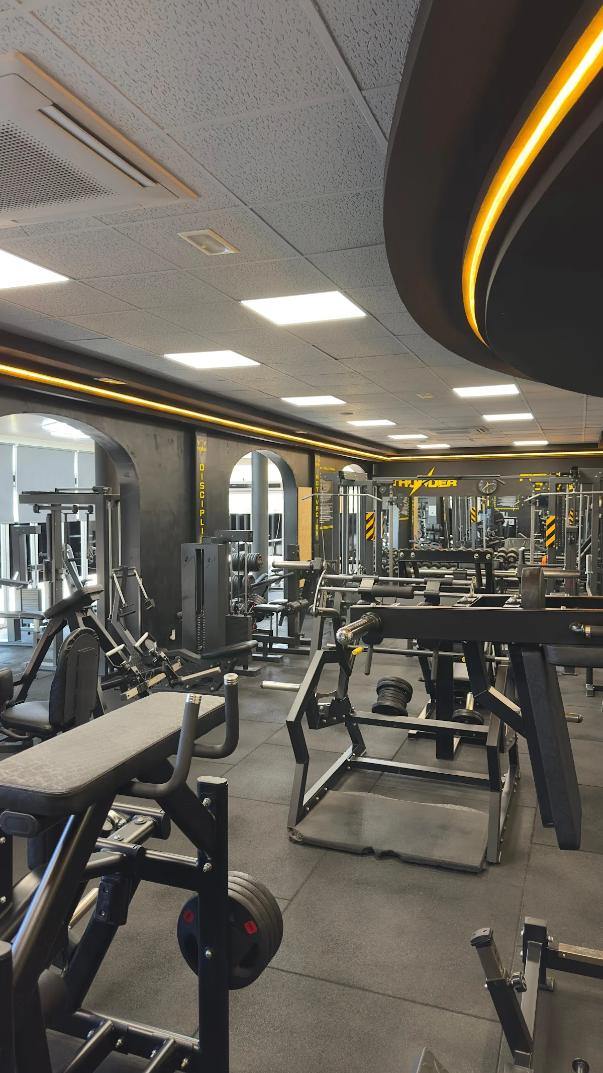 THUNDER FITNESS CLUB