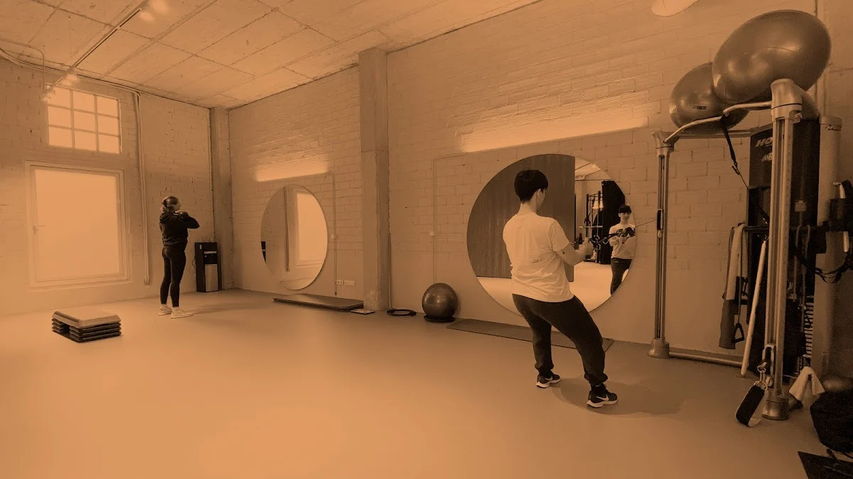 Well Street - Gimnasio en Oleiros - 2