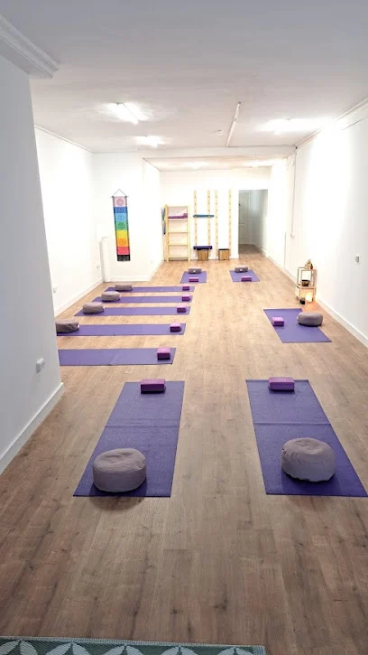 Yoga con Alma Studio