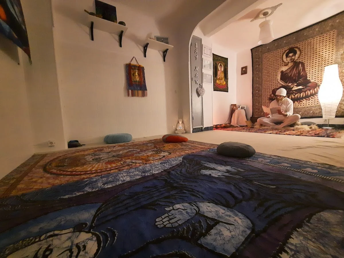 YOGA PRANA Y AMA. Yoga ELCHE. Kundalini Yoga - Harpal Singh.