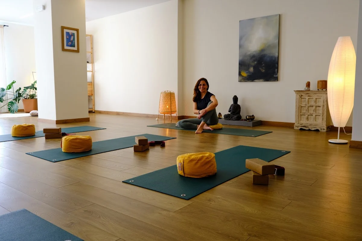 yuj es yoga